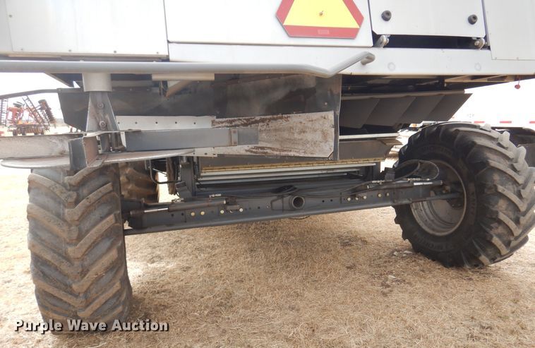 image for item DF0101 2008 Gleaner R75  combine