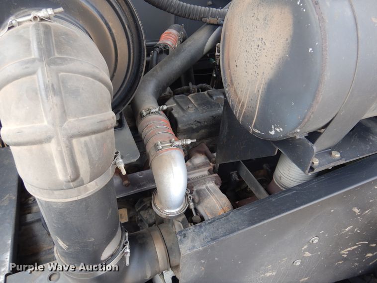 image for item DF0101 2008 Gleaner R75  combine