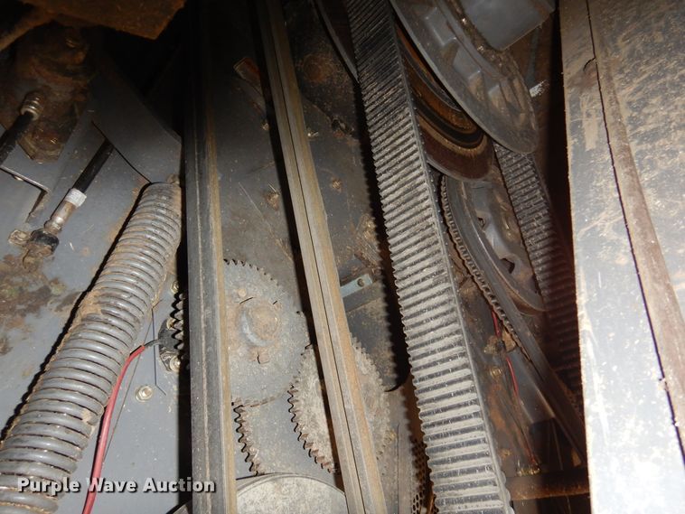 image for item DF0101 2008 Gleaner R75  combine