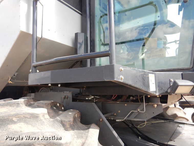 image for item DF0101 2008 Gleaner R75  combine