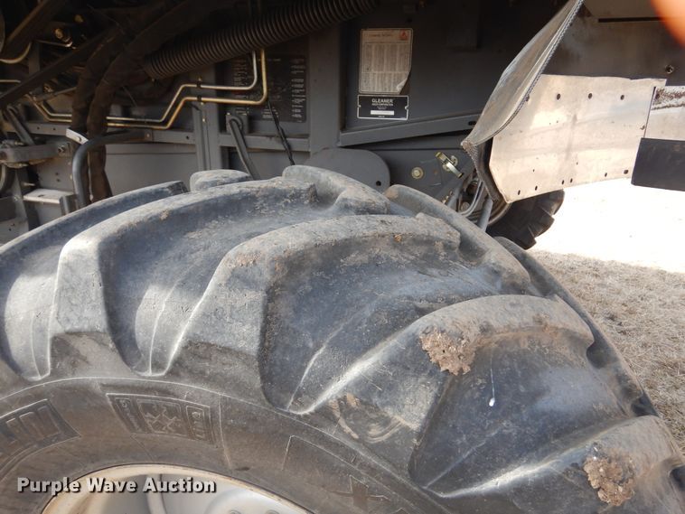 image for item DF0101 2008 Gleaner R75  combine