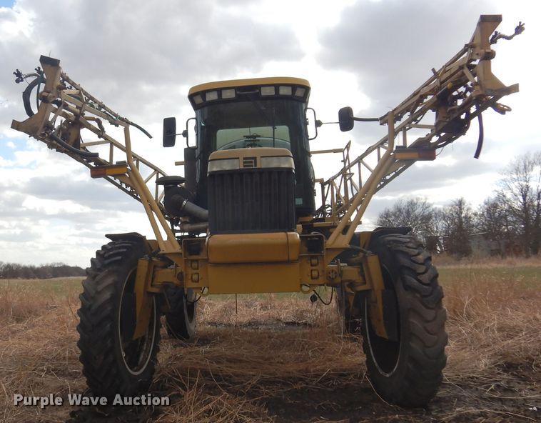 image for item DF0102 Ag-Chem RoGator 1064  sprayer