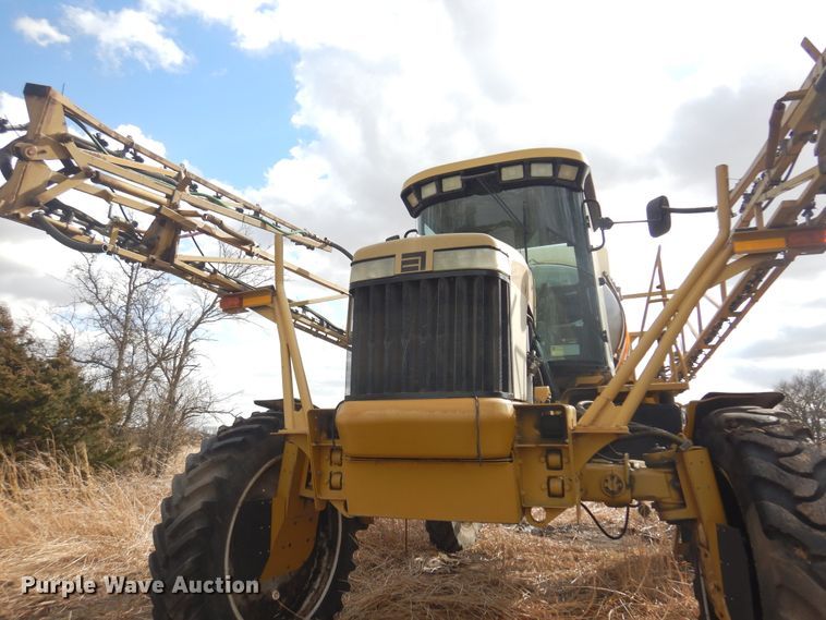 image for item DF0102 Ag-Chem RoGator 1064  sprayer