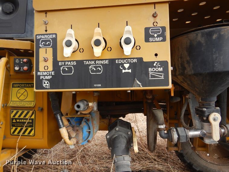 image for item DF0102 Ag-Chem RoGator 1064  sprayer