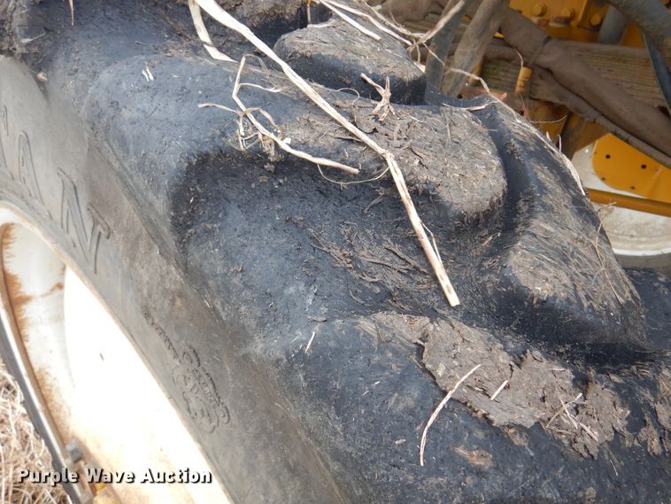 image for item DF0102 Ag-Chem RoGator 1064  sprayer