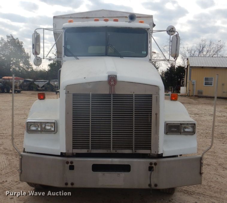 image for item DH8014 1987 Kenworth T800  fertilizer delivery truck