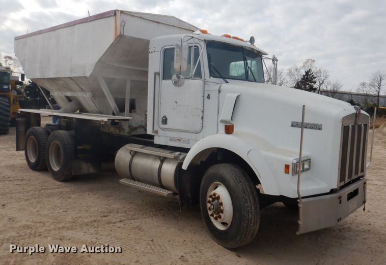 image for item DH8014 1987 Kenworth T800  fertilizer delivery truck