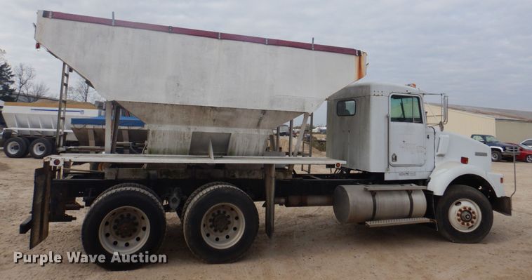 image for item DH8014 1987 Kenworth T800  fertilizer delivery truck