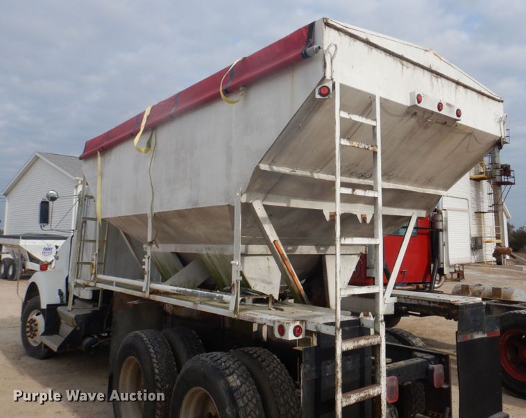 image for item DH8014 1987 Kenworth T800  fertilizer delivery truck