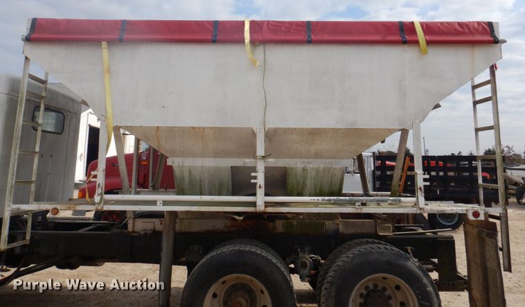 image for item DH8014 1987 Kenworth T800  fertilizer delivery truck