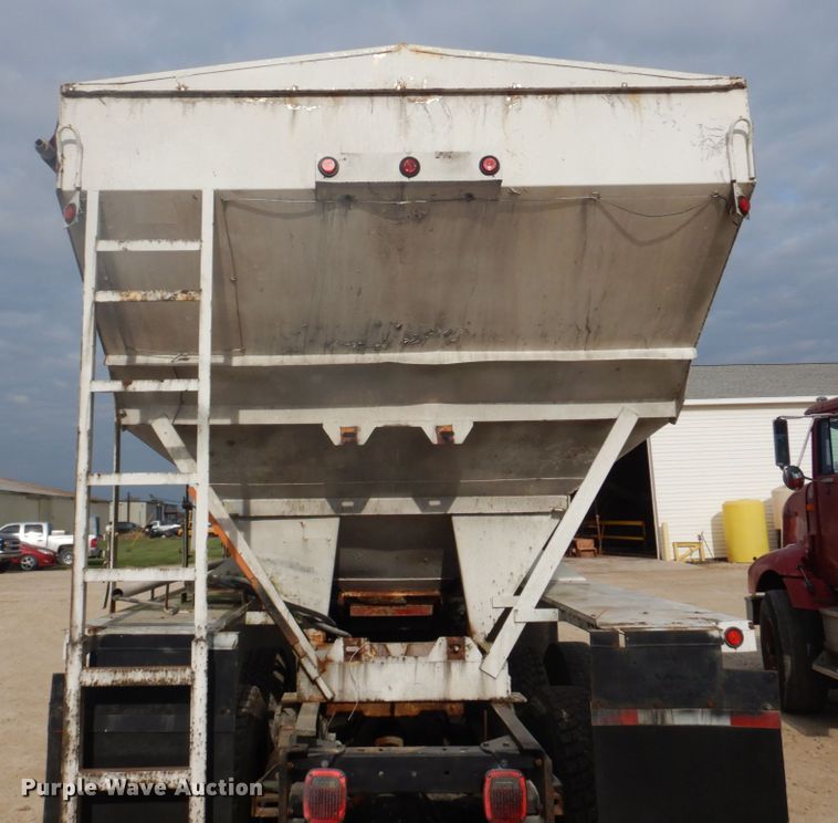 image for item DH8014 1987 Kenworth T800  fertilizer delivery truck