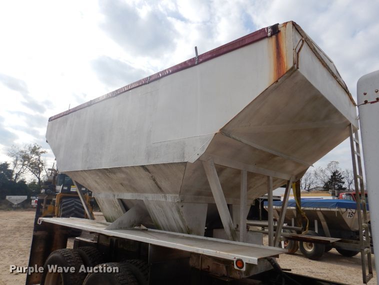 image for item DH8014 1987 Kenworth T800  fertilizer delivery truck