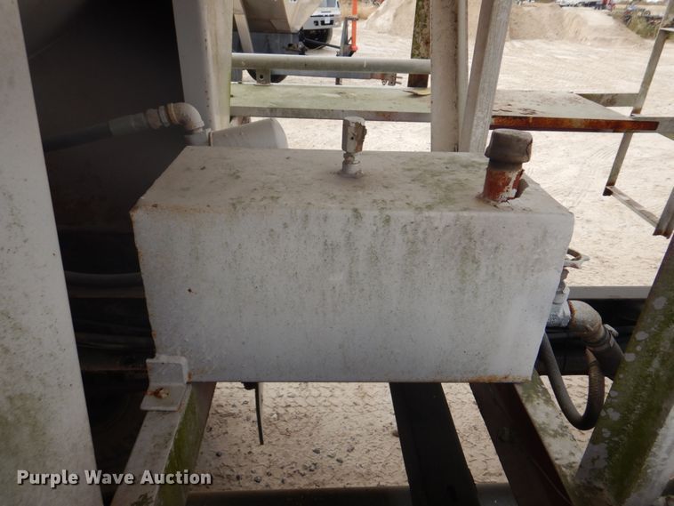 image for item DH8014 1987 Kenworth T800  fertilizer delivery truck