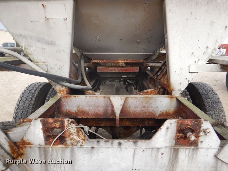 image for item DH8014 1987 Kenworth T800  fertilizer delivery truck