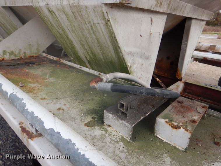 image for item DH8014 1987 Kenworth T800  fertilizer delivery truck