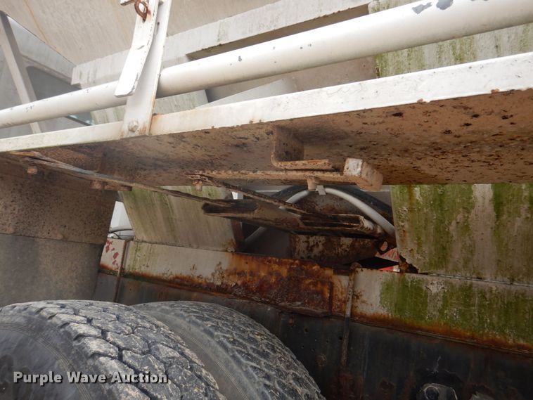 image for item DH8014 1987 Kenworth T800  fertilizer delivery truck