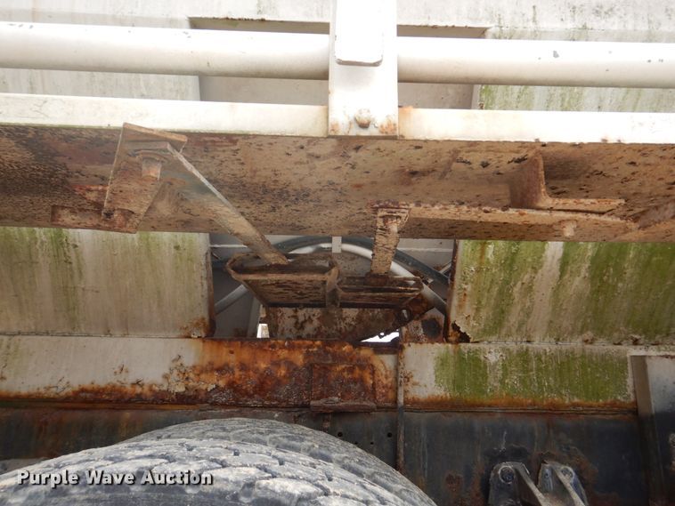 image for item DH8014 1987 Kenworth T800  fertilizer delivery truck