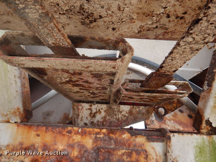 image for item DH8014 1987 Kenworth T800  fertilizer delivery truck