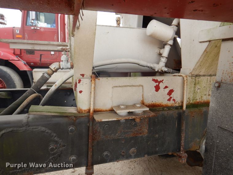 image for item DH8014 1987 Kenworth T800  fertilizer delivery truck