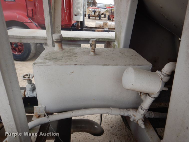 image for item DH8014 1987 Kenworth T800  fertilizer delivery truck