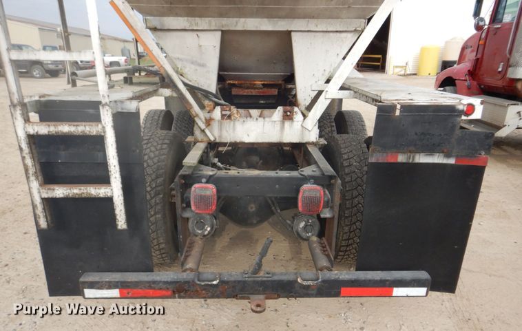 image for item DH8014 1987 Kenworth T800  fertilizer delivery truck