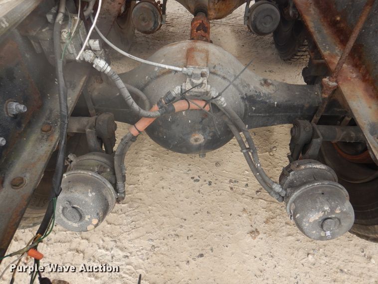 image for item DH8014 1987 Kenworth T800  fertilizer delivery truck