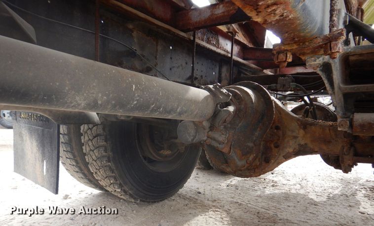 image for item DH8014 1987 Kenworth T800  fertilizer delivery truck