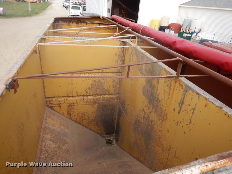 image for item DH8014 1987 Kenworth T800  fertilizer delivery truck