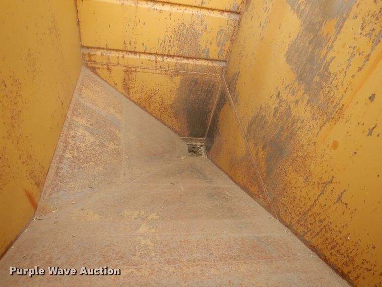 image for item DH8014 1987 Kenworth T800  fertilizer delivery truck