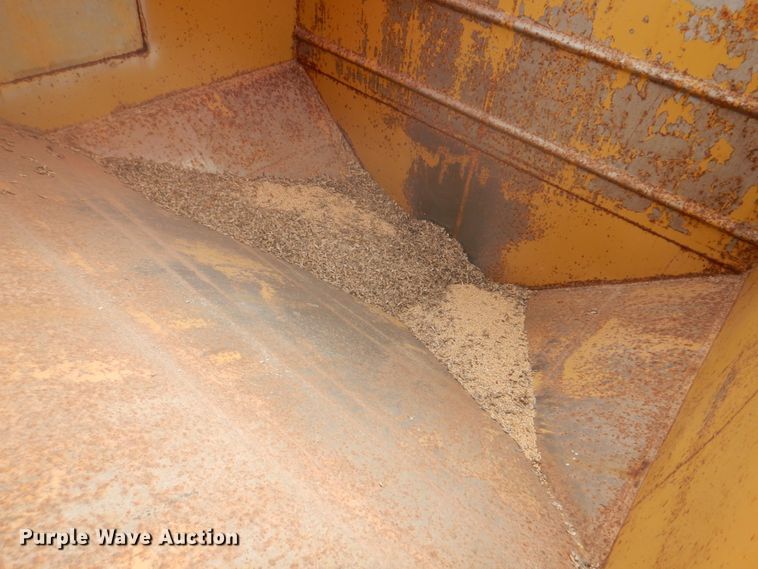 image for item DH8014 1987 Kenworth T800  fertilizer delivery truck