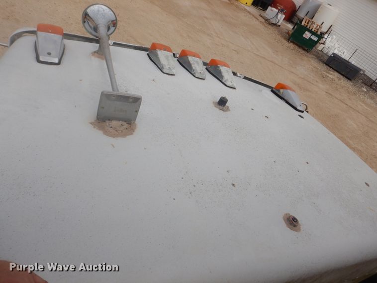 image for item DH8014 1987 Kenworth T800  fertilizer delivery truck