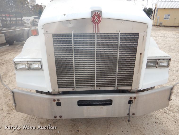 image for item DH8014 1987 Kenworth T800  fertilizer delivery truck