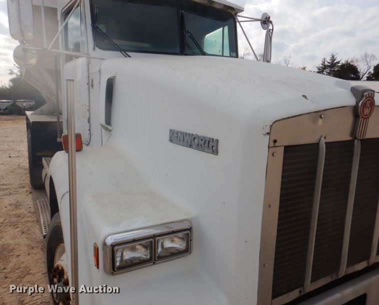 image for item DH8014 1987 Kenworth T800  fertilizer delivery truck