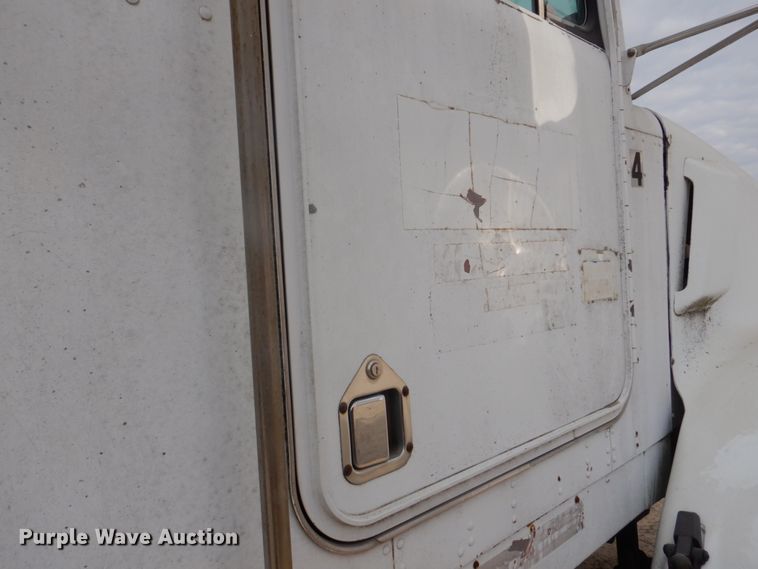 image for item DH8014 1987 Kenworth T800  fertilizer delivery truck