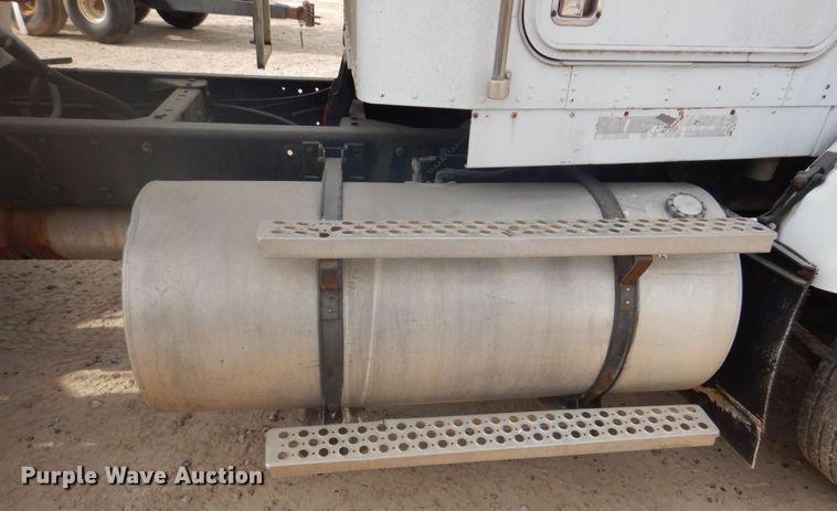 image for item DH8014 1987 Kenworth T800  fertilizer delivery truck