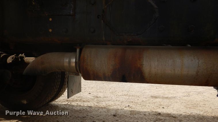 image for item DH8014 1987 Kenworth T800  fertilizer delivery truck