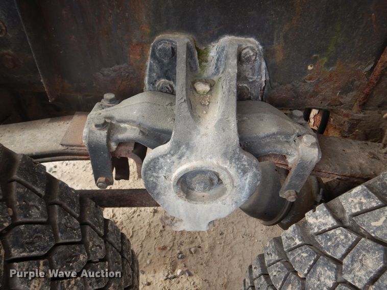 image for item DH8014 1987 Kenworth T800  fertilizer delivery truck