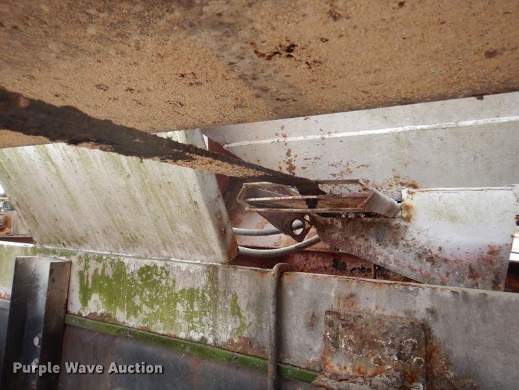 image for item DH8014 1987 Kenworth T800  fertilizer delivery truck