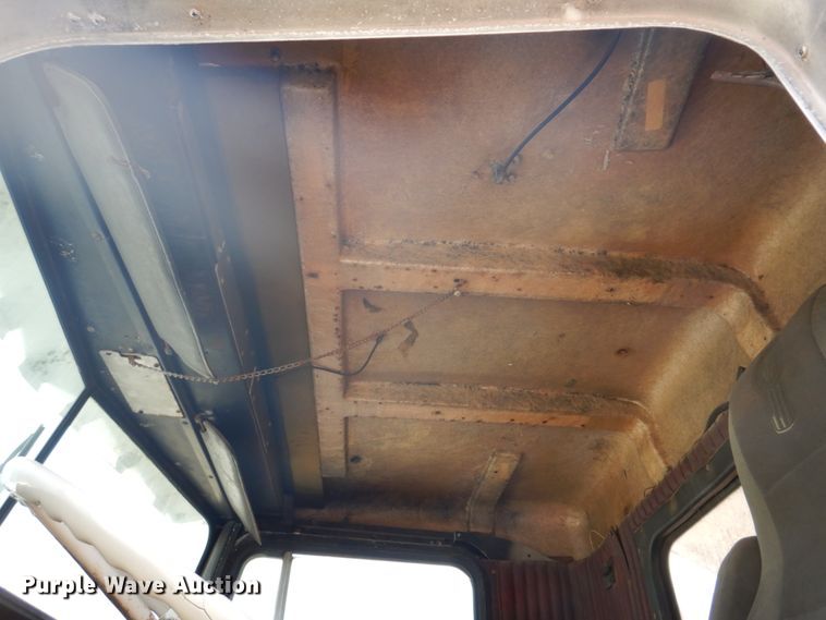 image for item DH8014 1987 Kenworth T800  fertilizer delivery truck