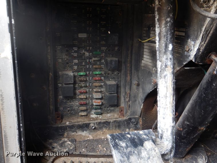 image for item DH8014 1987 Kenworth T800  fertilizer delivery truck