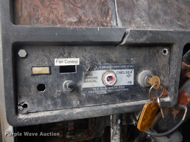 image for item DH8014 1987 Kenworth T800  fertilizer delivery truck