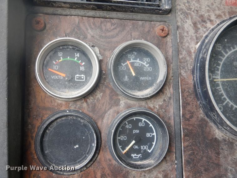 image for item DH8014 1987 Kenworth T800  fertilizer delivery truck