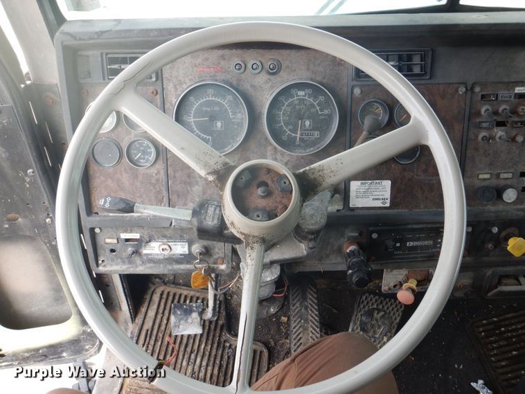 image for item DH8014 1987 Kenworth T800  fertilizer delivery truck