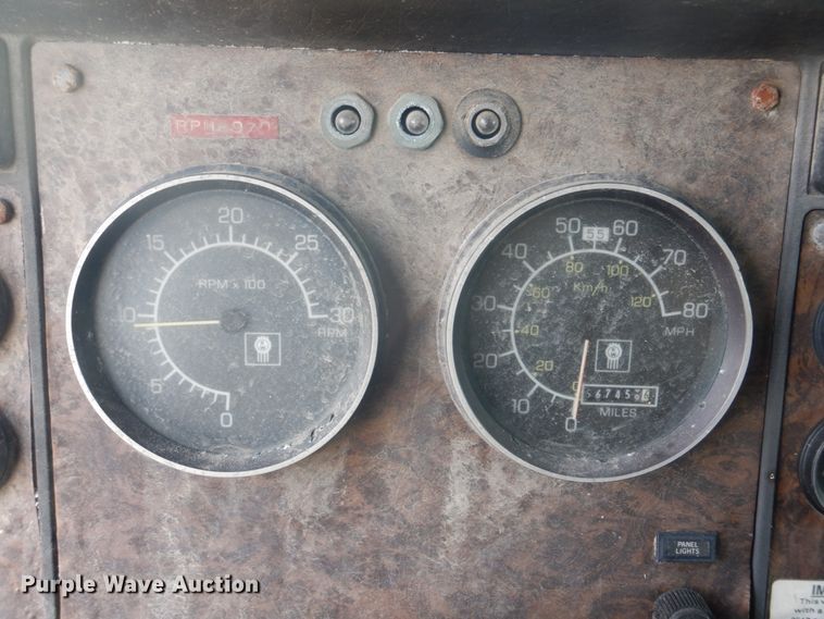 image for item DH8014 1987 Kenworth T800  fertilizer delivery truck