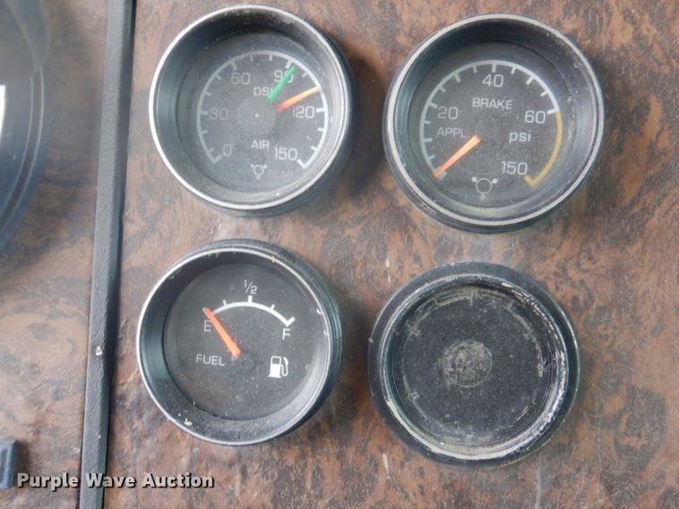 image for item DH8014 1987 Kenworth T800  fertilizer delivery truck