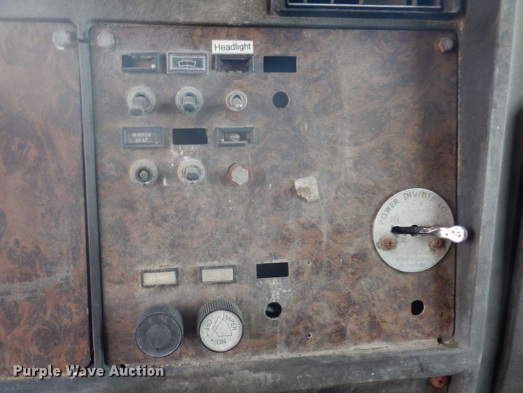 image for item DH8014 1987 Kenworth T800  fertilizer delivery truck