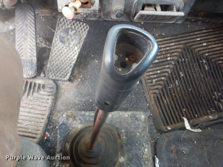 image for item DH8014 1987 Kenworth T800  fertilizer delivery truck