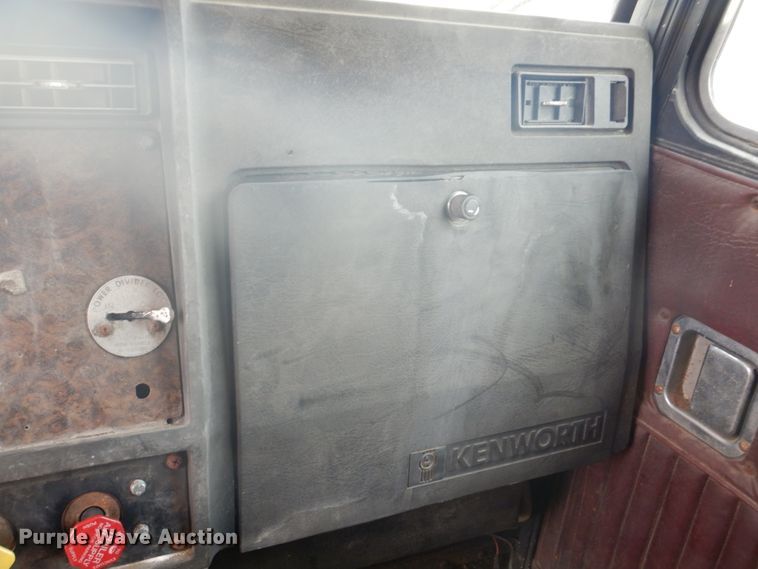 image for item DH8014 1987 Kenworth T800  fertilizer delivery truck