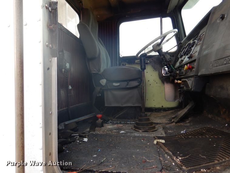 image for item DH8014 1987 Kenworth T800  fertilizer delivery truck