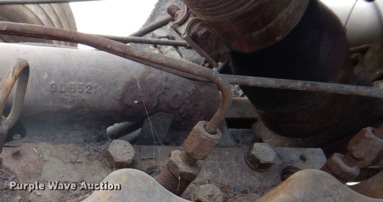 image for item DH8014 1987 Kenworth T800  fertilizer delivery truck